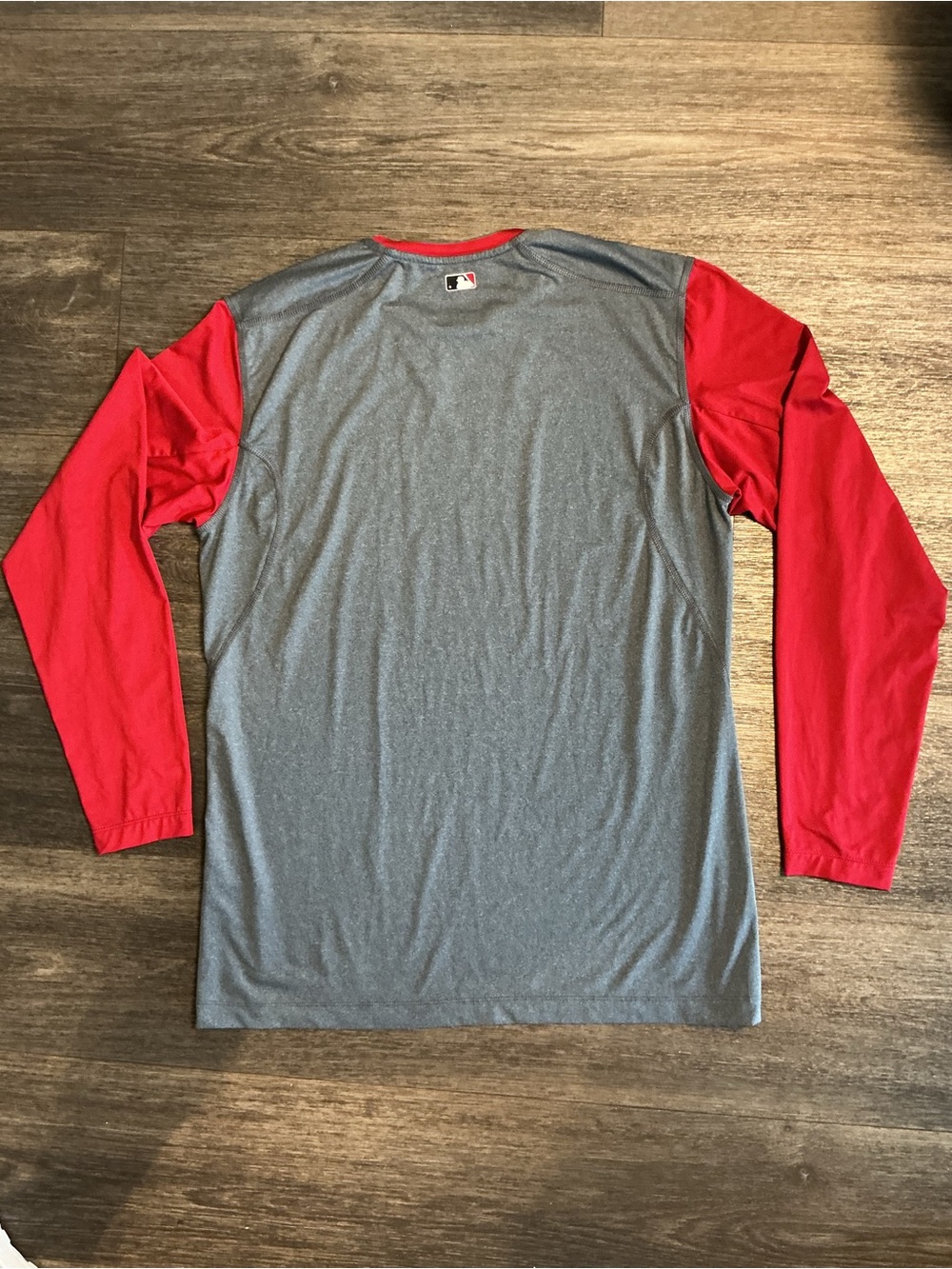 Nike Men’s Cincinnati RedLong Sleeve Athletic Shirt - Gray Body with Red Sleeves - Picture 4 of 5